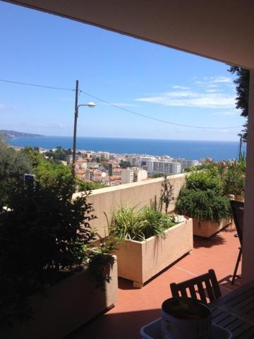 Relaxing Place With Wonderful View...Calme Avec Vue Magnifique Sur La Baie Des Anges, Mais En Campagne A 12 Minutes De La Promenade Des Anglais Ницца Экстерьер фото